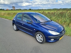 Peugeot 206 - 1.6-16V Gentry (Nieuwe APK)