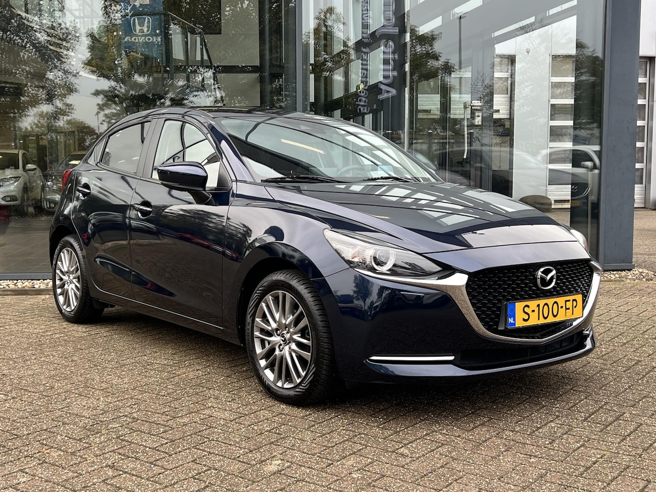 Mazda 2 - 1.5 Skyactiv-G Luxury | ACHTERUITRIJCAMERA | STOEL-EN STUURVERWARMING | LM VELGEN | CARPLA - AutoWereld.nl