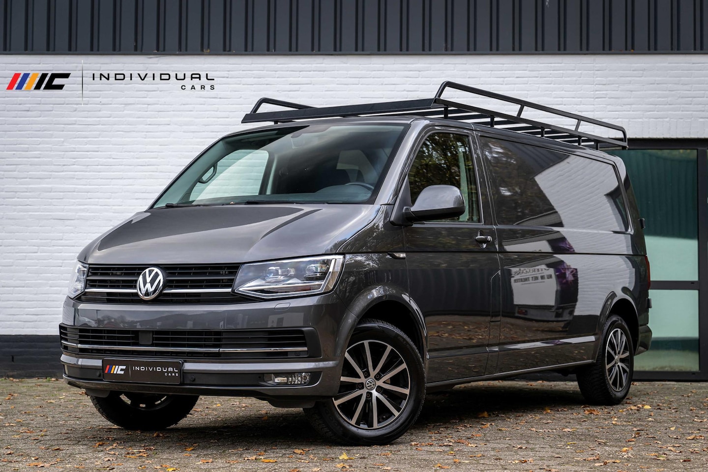 Volkswagen Transporter - 2.0 TDI L2H1 Comfortline Plus ACC LED Camera NAP - AutoWereld.nl