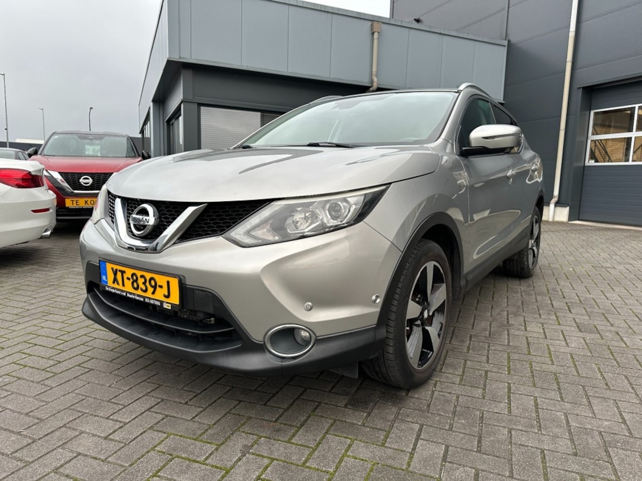 Nissan Qashqai - 1.2 Connect Edition Navigatie, airco, cruise control, PDC, trekhaak - AutoWereld.nl