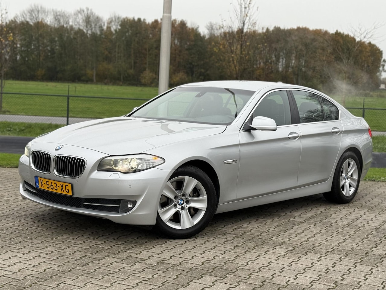 BMW 5-serie - 528i High Executive leder, stoelverwarming, camera, navi, cruise ! - AutoWereld.nl