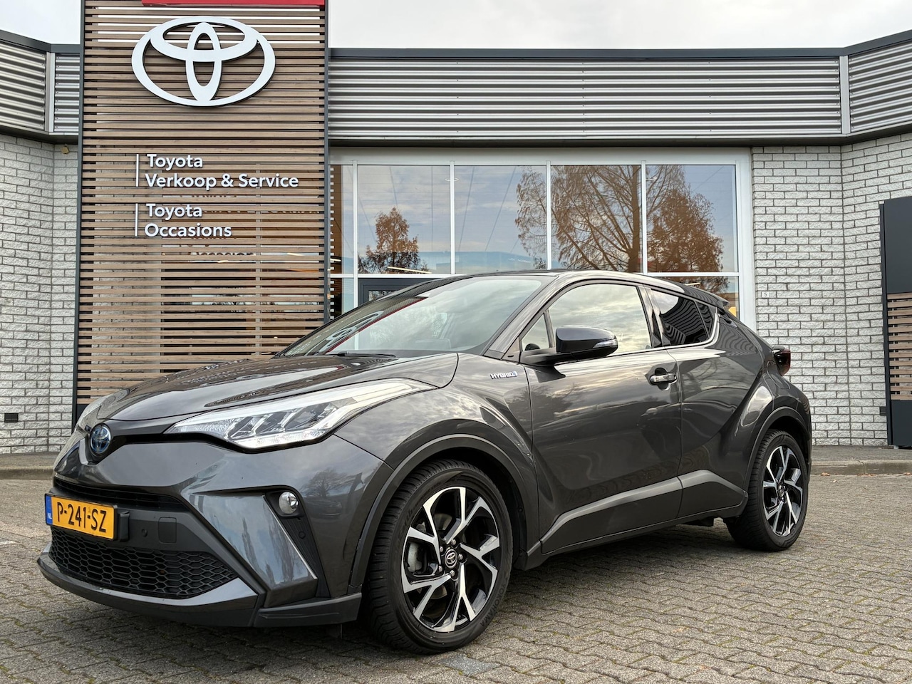Toyota C-HR - HYBRID 140 DYNAMIC PARK-SENSOREN NAVI APPLE/ANDROID CLIMA AD-CRUISE NL-AUTO DEALER-OND - AutoWereld.nl