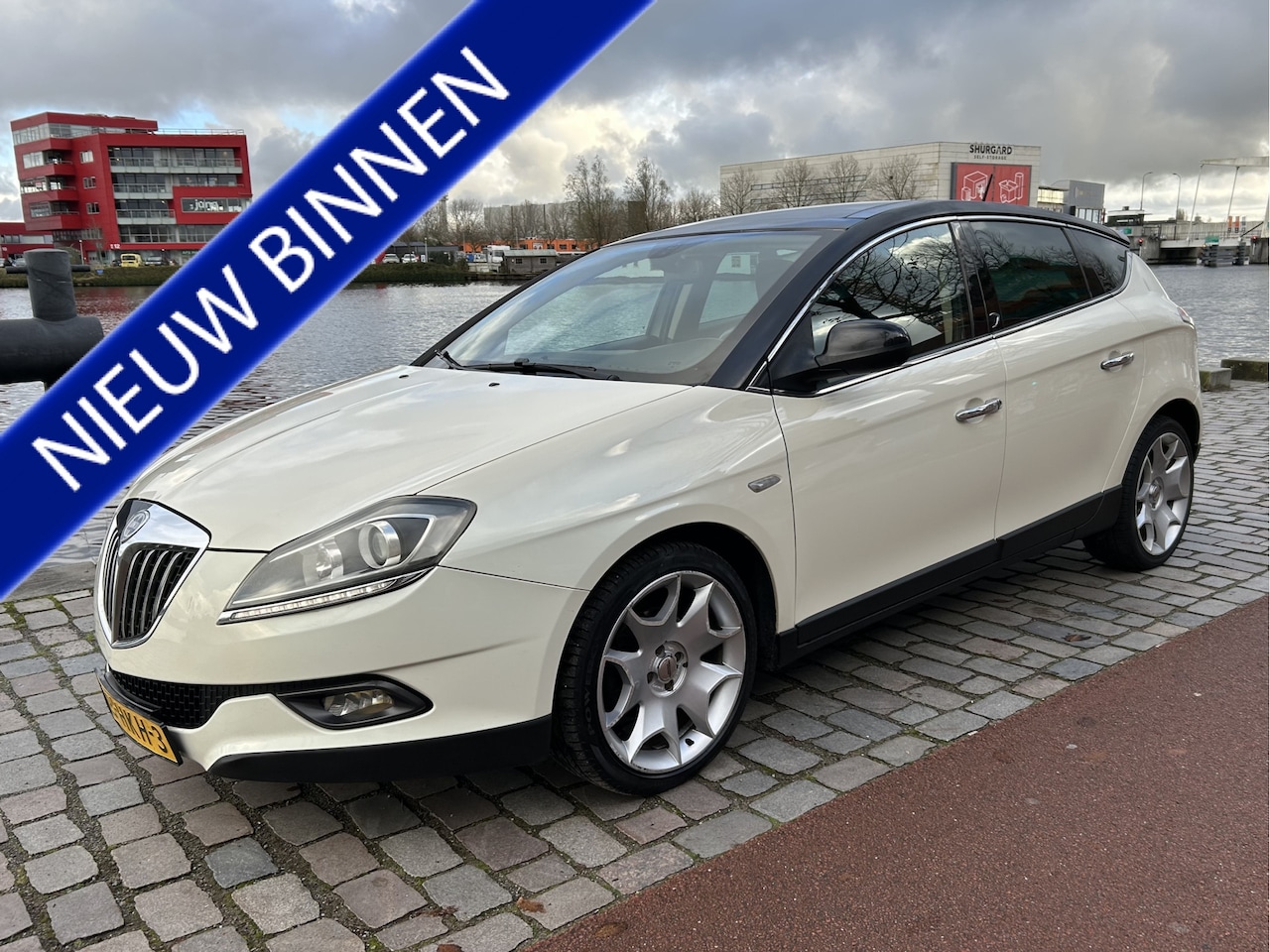 Lancia Delta - 1.4-16V Platino airco/ecc panodak zwart leder - AutoWereld.nl