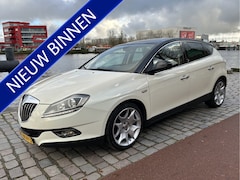 Lancia Delta - 1.4-16V Platino airco/ecc panodak zwart leder