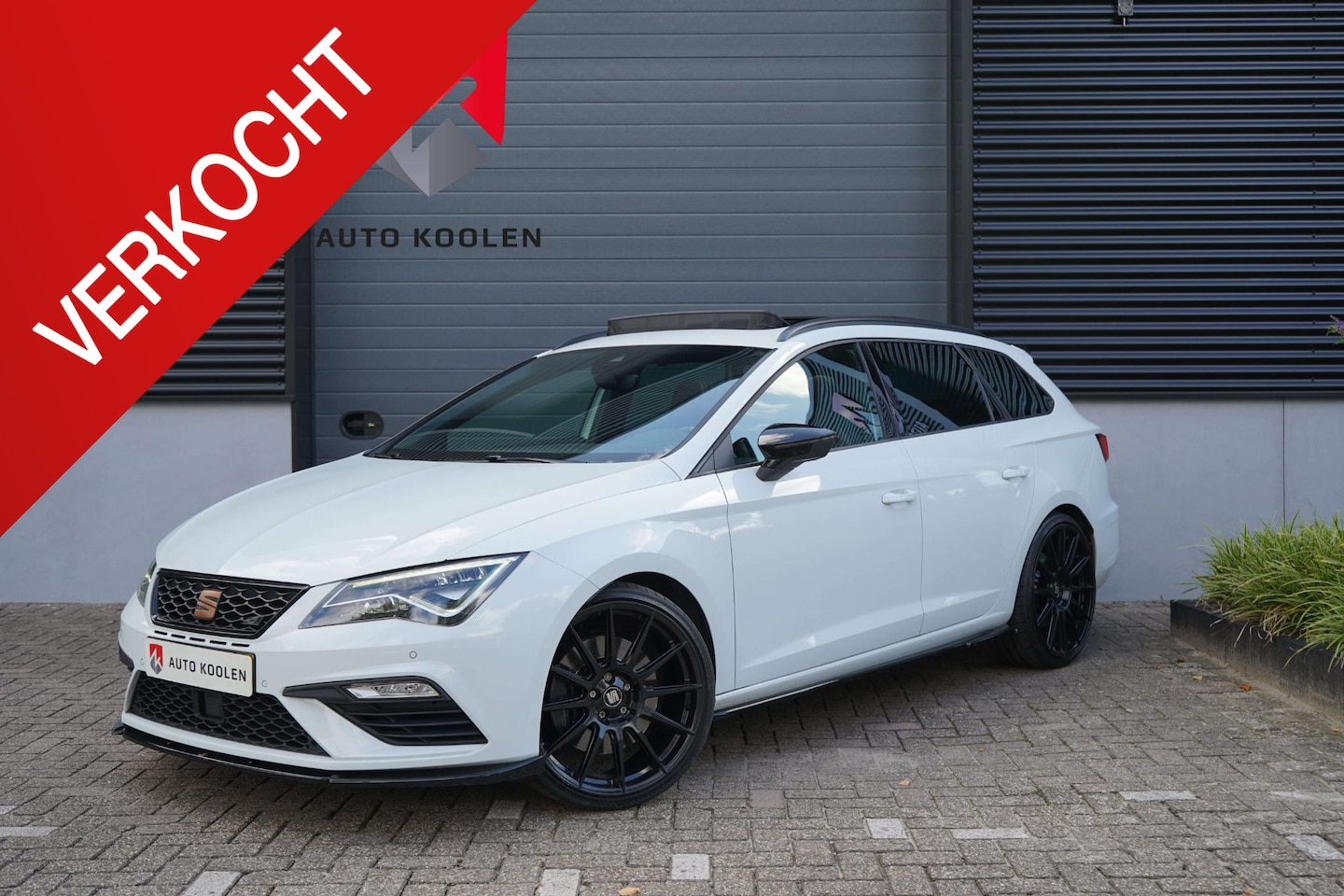 SEAT Leon - 2.0 TSI CUPRA 300 4-drive Pano/Schaal/Virtual/Maxton/Keyless/LED/Carplay - AutoWereld.nl
