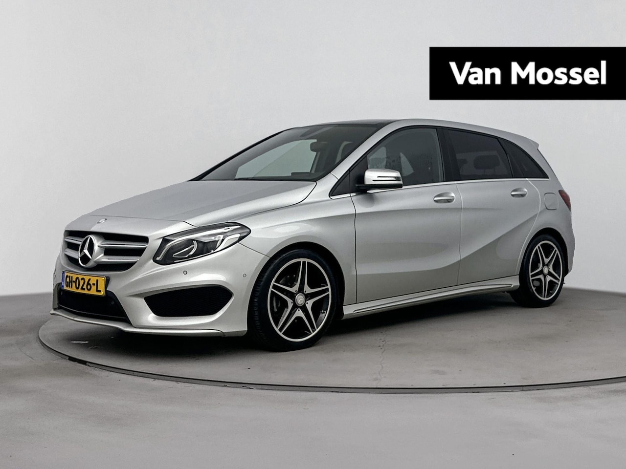 Mercedes-Benz B-klasse - 180 Ambition Automaat | AMG Pakket | Panoramadak | Vol lederen bekleding | Stoelverwarming - AutoWereld.nl