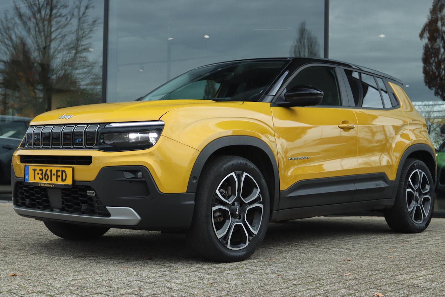 Jeep Avenger - SUMMIT 54 KWH | LED | CARPLAY | CAMERA | KEY-LESS | ACC | WARMTEPOMP | STOELVERW. - AutoWereld.nl