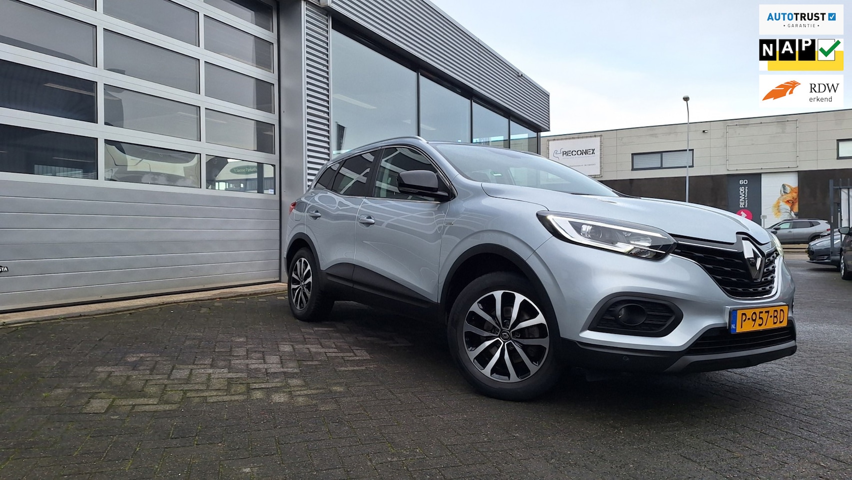 Renault Kadjar - 1.3 TCe Limited/Automaat/Nav*Pdc*Trekhaak*1500kg trekgewicht*Enz - AutoWereld.nl