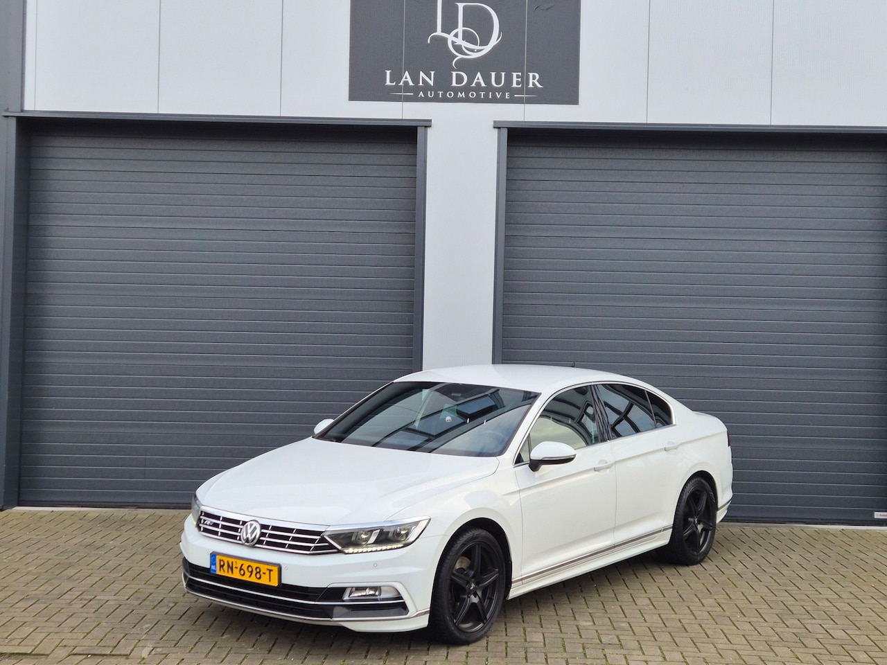 Volkswagen Passat - 1.4 TSI Highline Business R / AUT / ACTIE / Carplay - AutoWereld.nl