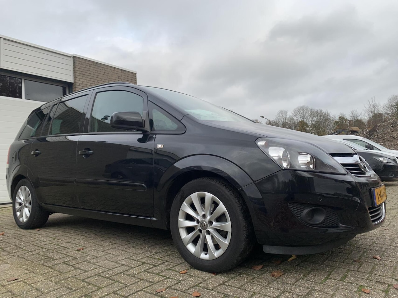 Opel Zafira - 1.8 Cosmo 7P Airco Navi Cruise control Elektrische pakket LM velgen - AutoWereld.nl