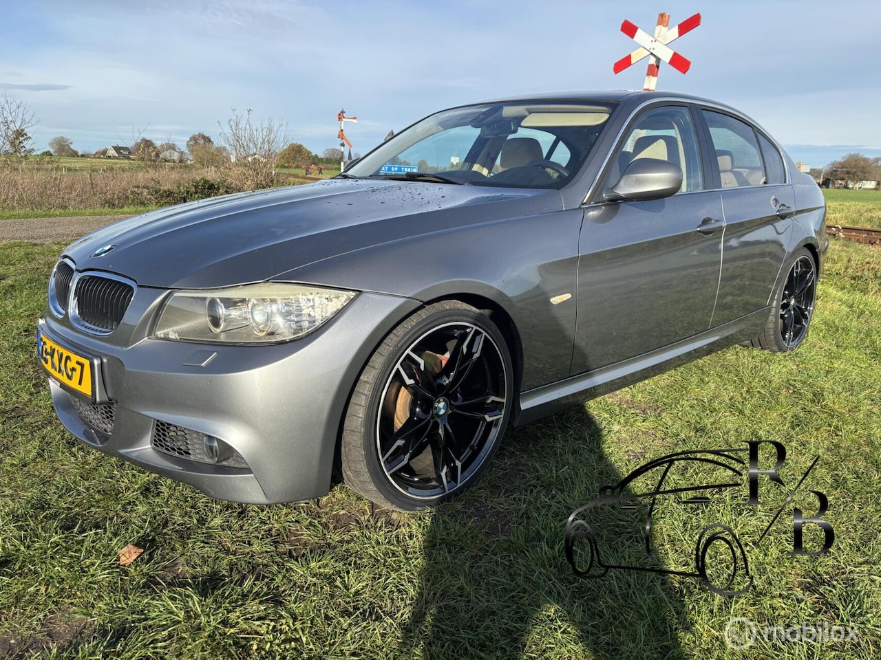 BMW 3-serie - 318i Business Line AUTOMAAT AIRCO NAVI CRUISE - AutoWereld.nl