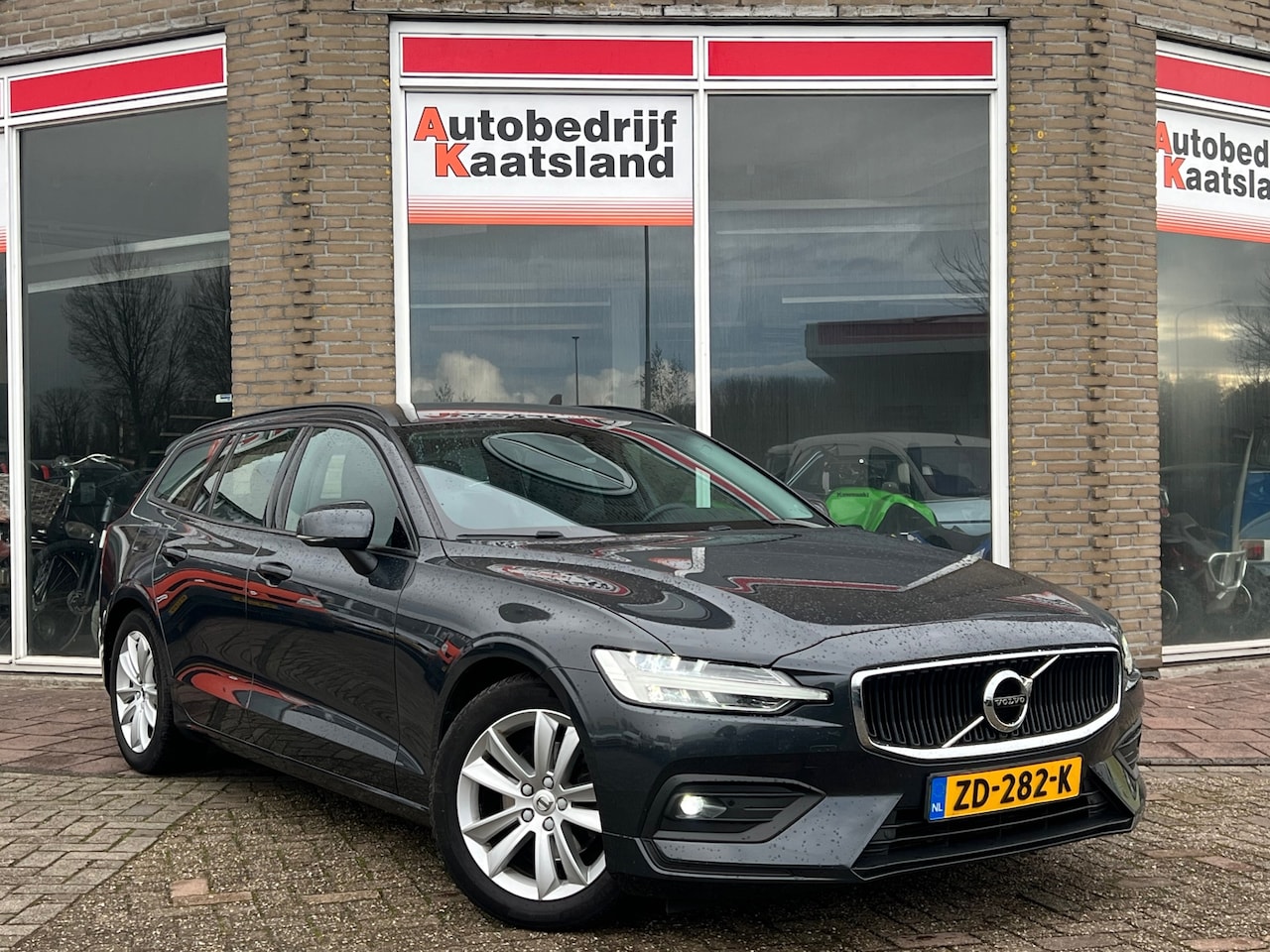 Volvo V60 - 2.0 D3 Automaat - BTW AUTO - LED - Carplay - Navi - 2018 - AutoWereld.nl