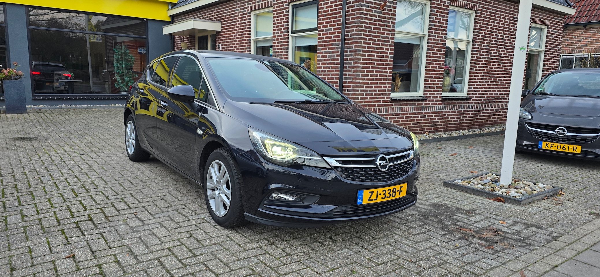 Opel Astra - 1.0 Selection stuur- en stoelverwarming, trekhaak, DAB+ - AutoWereld.nl