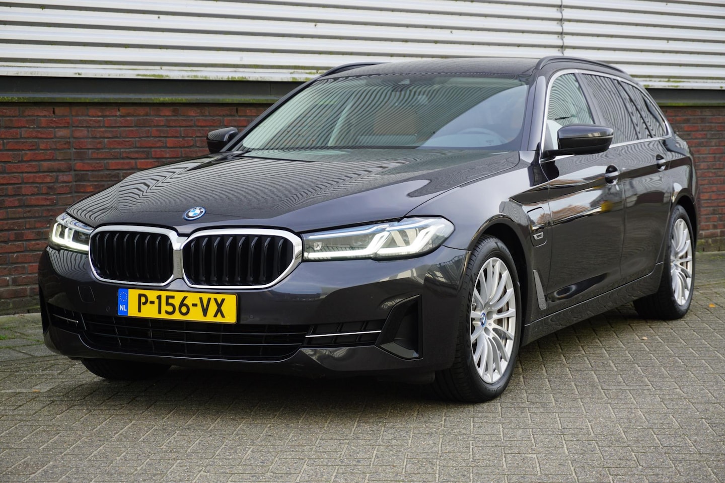 BMW 5-serie Touring - 530e xDrive Business Edition Plus/Laser Led/Leer/ Origineel Nederlands - AutoWereld.nl