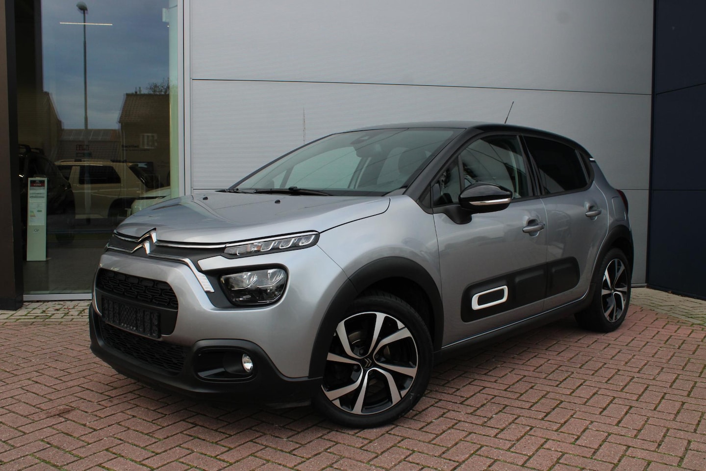 Citroën C3 - 1.2 PureTech 110pk Shine Business Automaat Airco Navi Carplay 43.183km Nieuwstaat - AutoWereld.nl