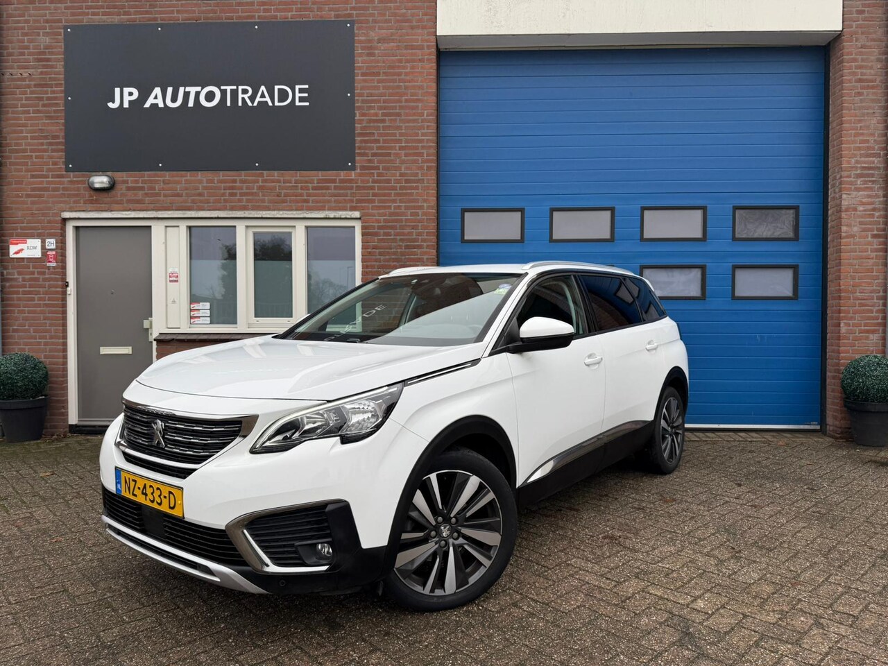 Peugeot 5008 - 1.2 PureTech Blue Lease Premium | 1e eig | NAP | Apple CarPlay - AutoWereld.nl