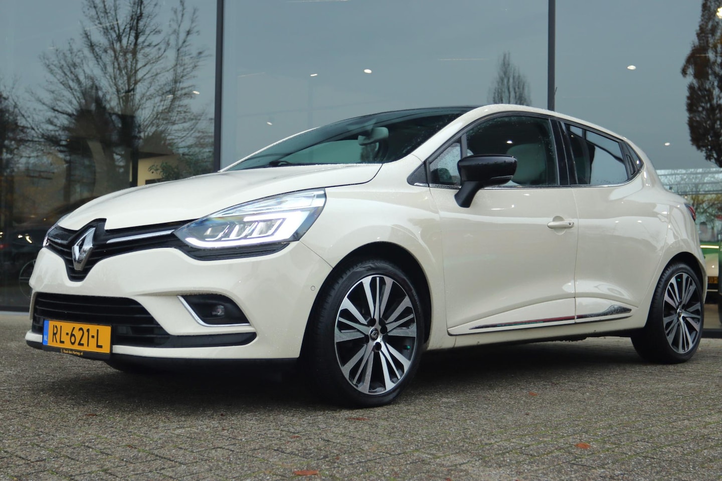 Renault Clio - 1.2 TCE AUT. INITIALE PARIS | PANO | LED | NAVI | CAMERA | BOSE | LMV | PRIVACY | CRUISE | - AutoWereld.nl