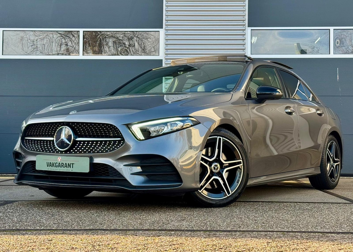 Mercedes-Benz A-klasse - 220 Premium |Pano |360° |Sfeer |Keyless |Stoelverw. - AutoWereld.nl