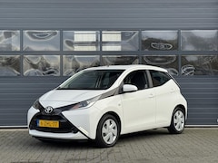 Toyota Aygo - 1.0 VVT-I X-PLAY I DEALER ONDERHOUDEN I TREKHAAK I P-CAMERA I AIRCONDITIONING I 5-DEURS