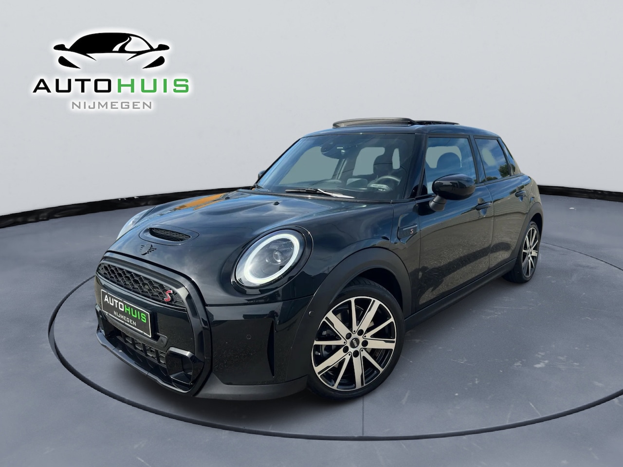MINI Cooper S - Mini 2.0 Classic Trim Panoramadak Head up Lederen bekleding Carbon Harman kardon - AutoWereld.nl
