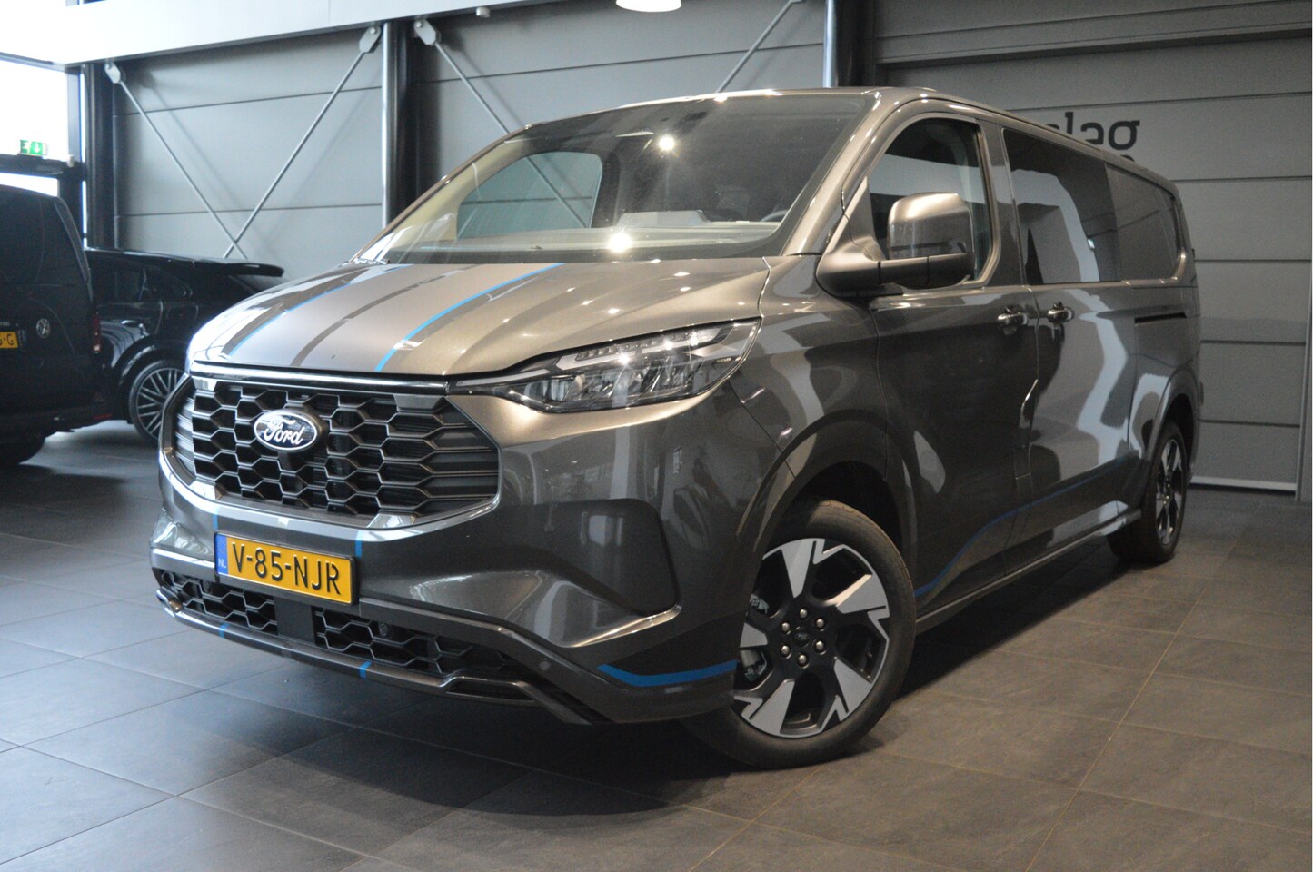 Ford Transit Custom - 320 2.5 PHEV L2H1 Sport DC camera trekhaak 19 inch !! - AutoWereld.nl