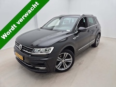 Volkswagen Tiguan - 1.5 TSI R-line Comf Busn. NL-Auto / 19" / Virtual cockpit / Led verl