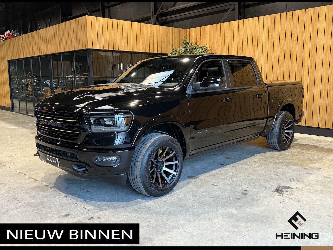 Dodge Ram 1500 - 5.7 V8 4x4 Crew Cab Laramie Sport. Black Edition. Apple-carplay. Navi. NAP - AutoWereld.nl