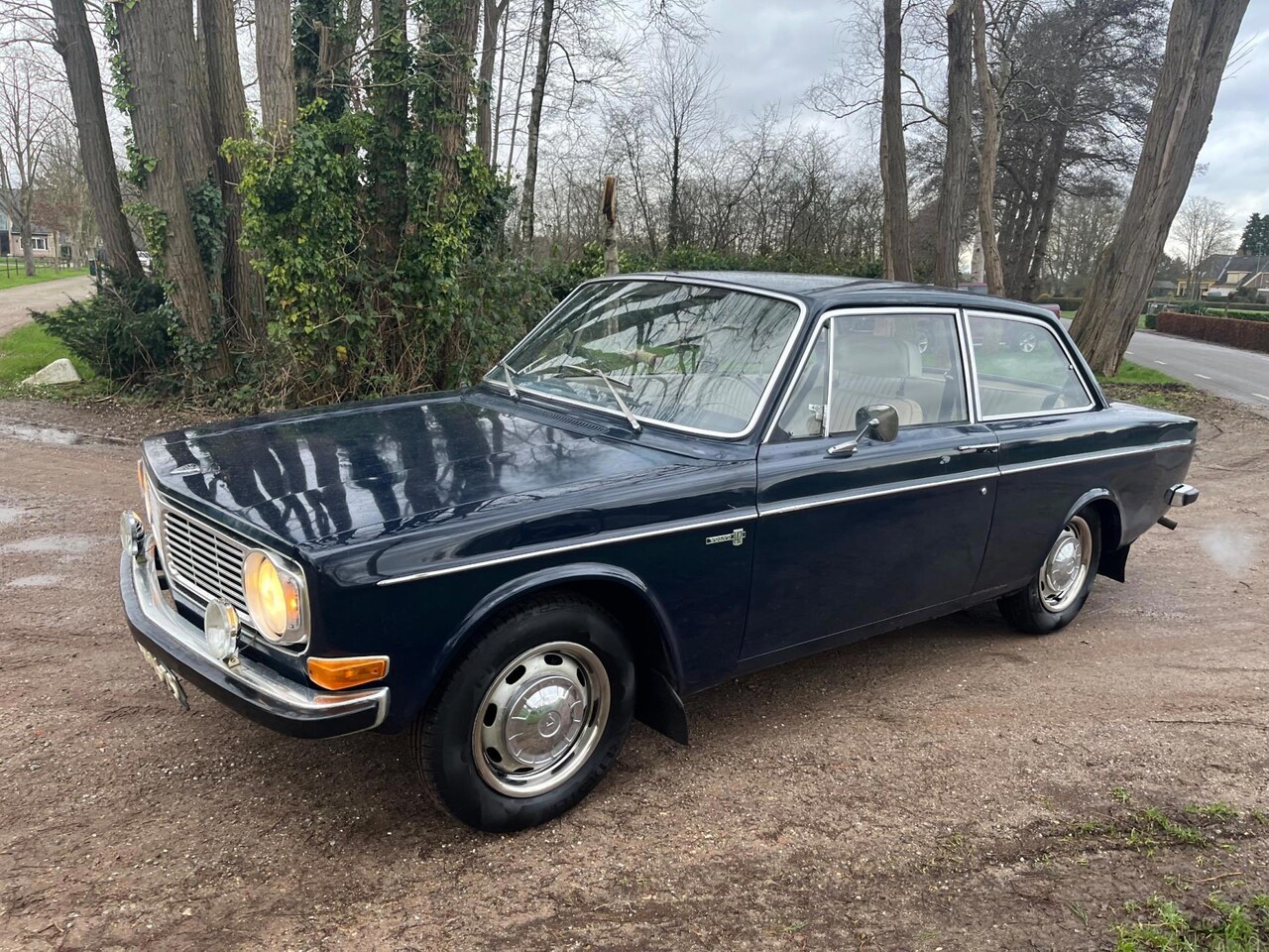 VOLVO 142