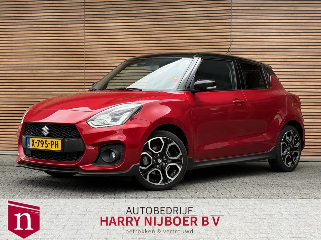 Suzuki Swift - 1.4 Sport Smart Hybrid NL-Auto! Adapt. Cruise / Camera / Navigatie / Dealer onderhouden! - AutoWereld.nl