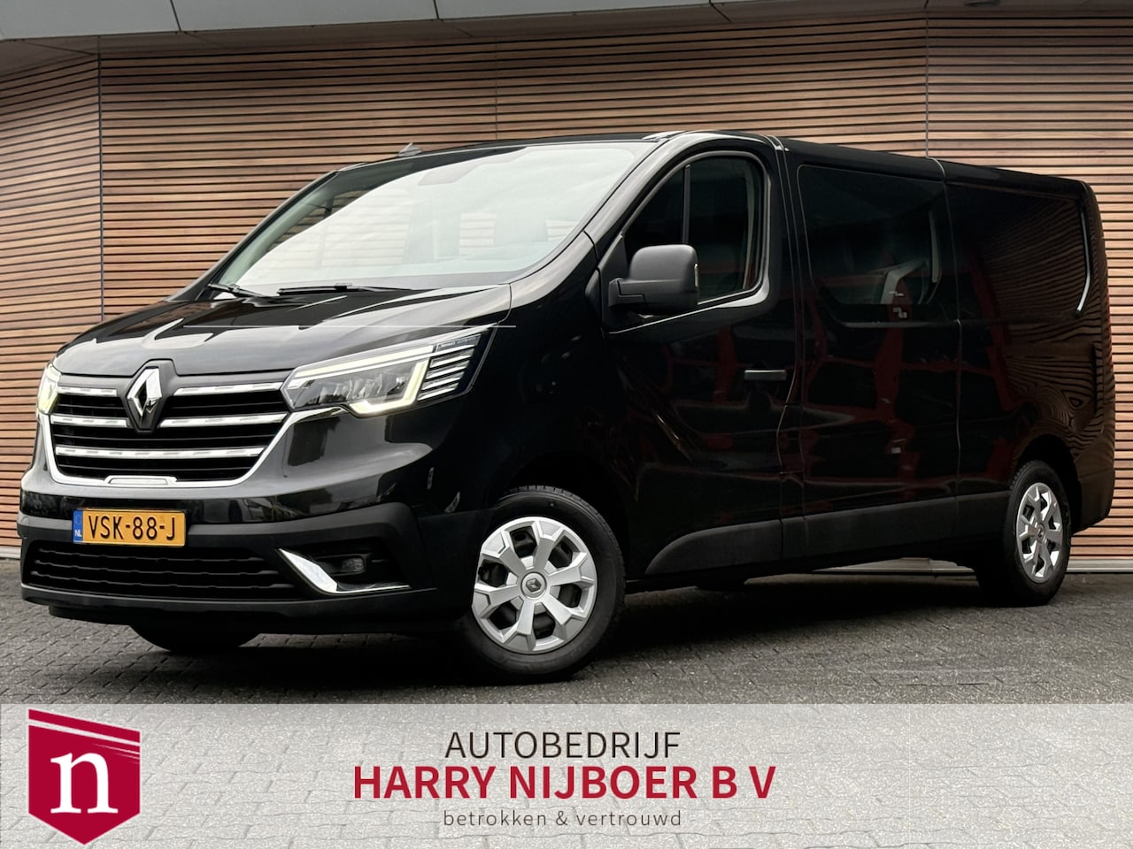 Renault Trafic - 2.0 dCi 130 T29 L2H1 DC Comfort Camera / Carplay / Trekhaak / PDC / Betimmering - AutoWereld.nl