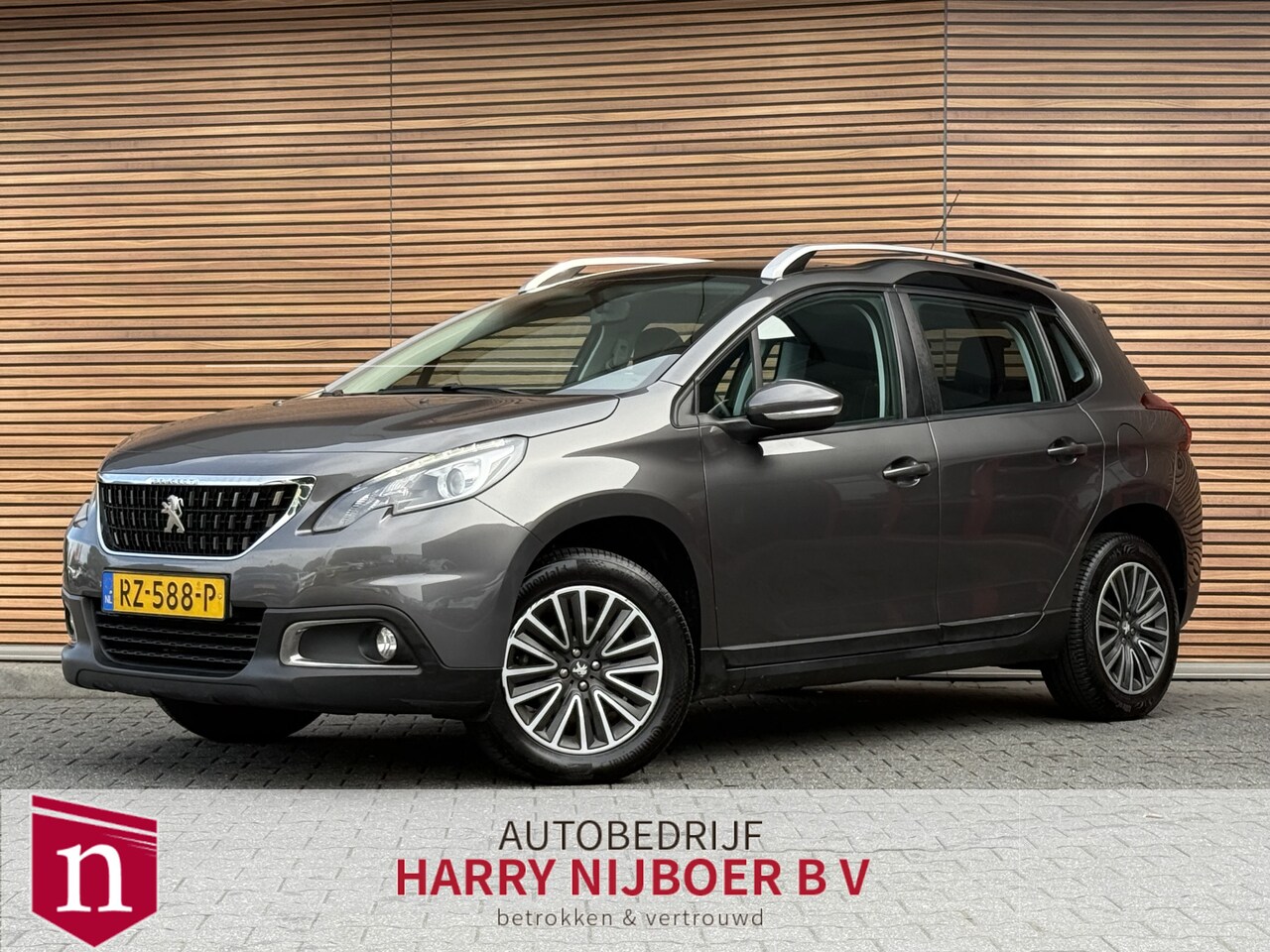 Peugeot 2008 - 1.2 PureTech Blue Lion Panodak / Navi / Airco / Cruise / Trekhaak - AutoWereld.nl