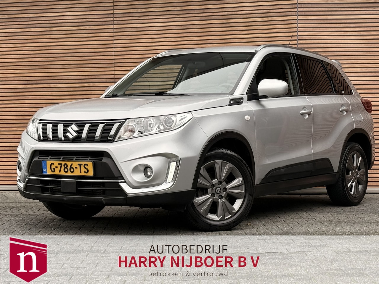 Suzuki Vitara - 1.0 Boosterjet Select Navi / Afn. Trekhaak / Clima / Stoelverwarming / Dealer onderhouden - AutoWereld.nl