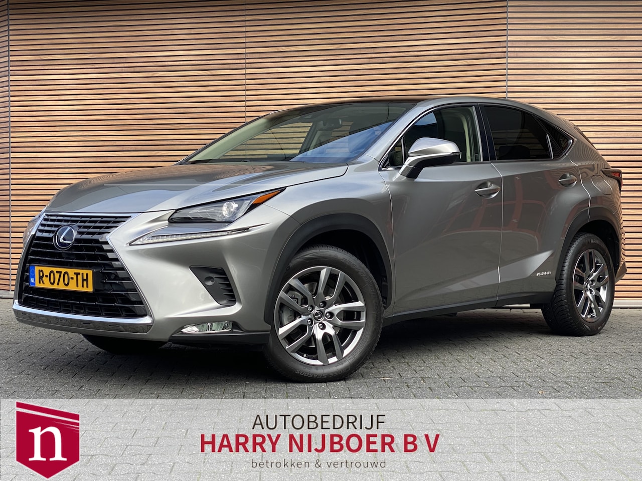 Lexus NX - 300h AWD Luxury Edition Panoramadak / Lederen bekleding / Navigatie - AutoWereld.nl