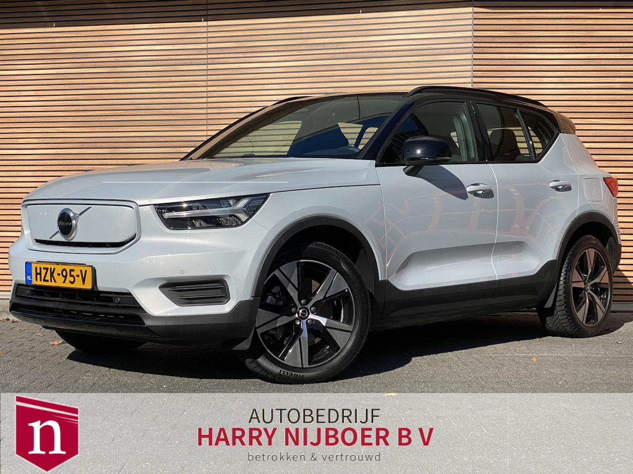 Volvo XC40 - Recharge P8 AWD R-Design Camera / Stoel/stuur verwarming / Navigatie - AutoWereld.nl