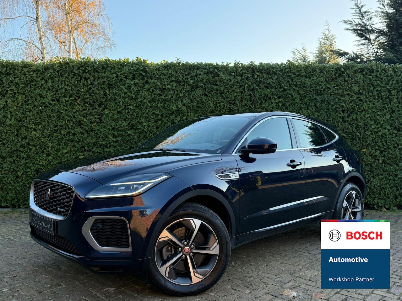 Jaguar E-Pace - 1.5 P300e AWD R-Dynamic SE Trekhaak alcantara - AutoWereld.nl