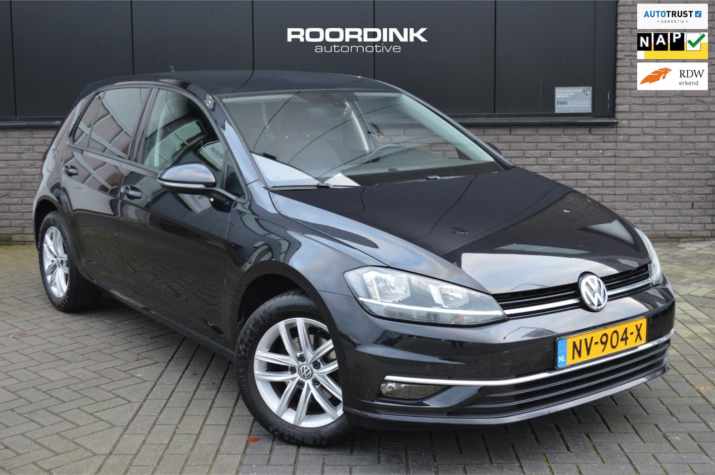 Volkswagen Golf - ACC|Navi|Clima|2e eigenaar|Dealer onderh. - AutoWereld.nl