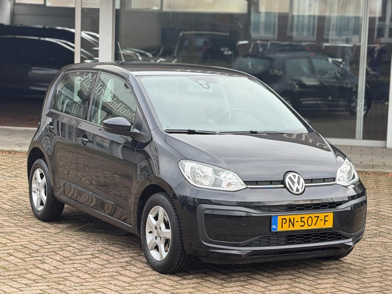 Volkswagen Up! - 1.0 BMT move up!|1e Eigenaar|Origineel Nederlands|5 Drs| Zwart - AutoWereld.nl