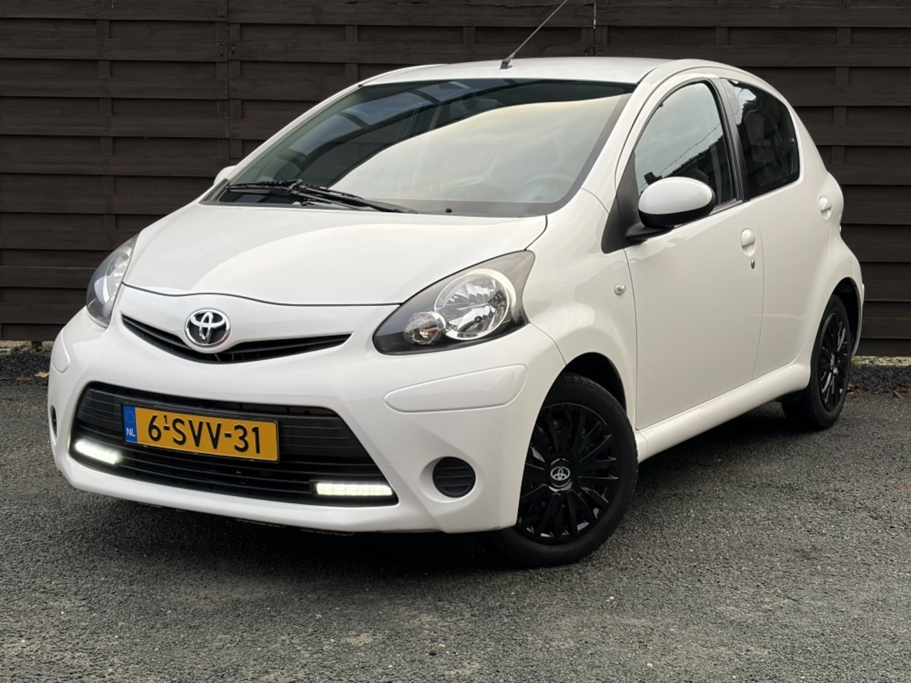 Toyota Aygo - 1.0 VVT-i Aspiration / LED / Airco / NL-auto / NAP - AutoWereld.nl