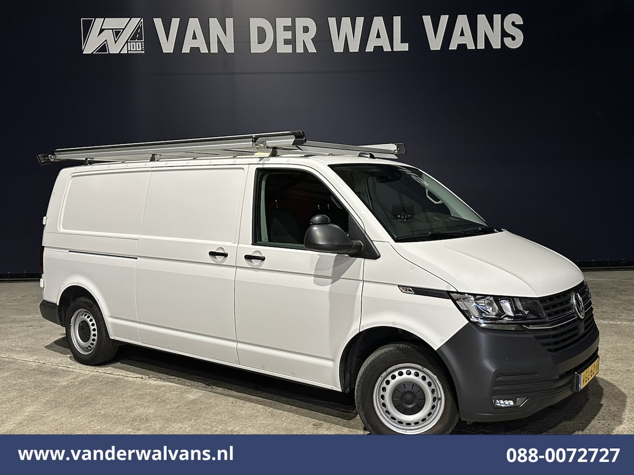 Volkswagen Transporter - 2.0 TDI L2H1 Euro6 Airco | Imperiaal | Omvormer | Camera | Cruisecontrol | Trekhaak | Appl - AutoWereld.nl