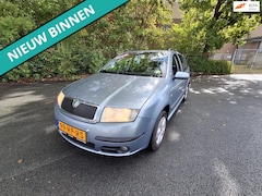 Skoda Fabia Combi - 1.4-16V Elegance LEUKE AUTO RIJDT EN SCHAKELT GOED