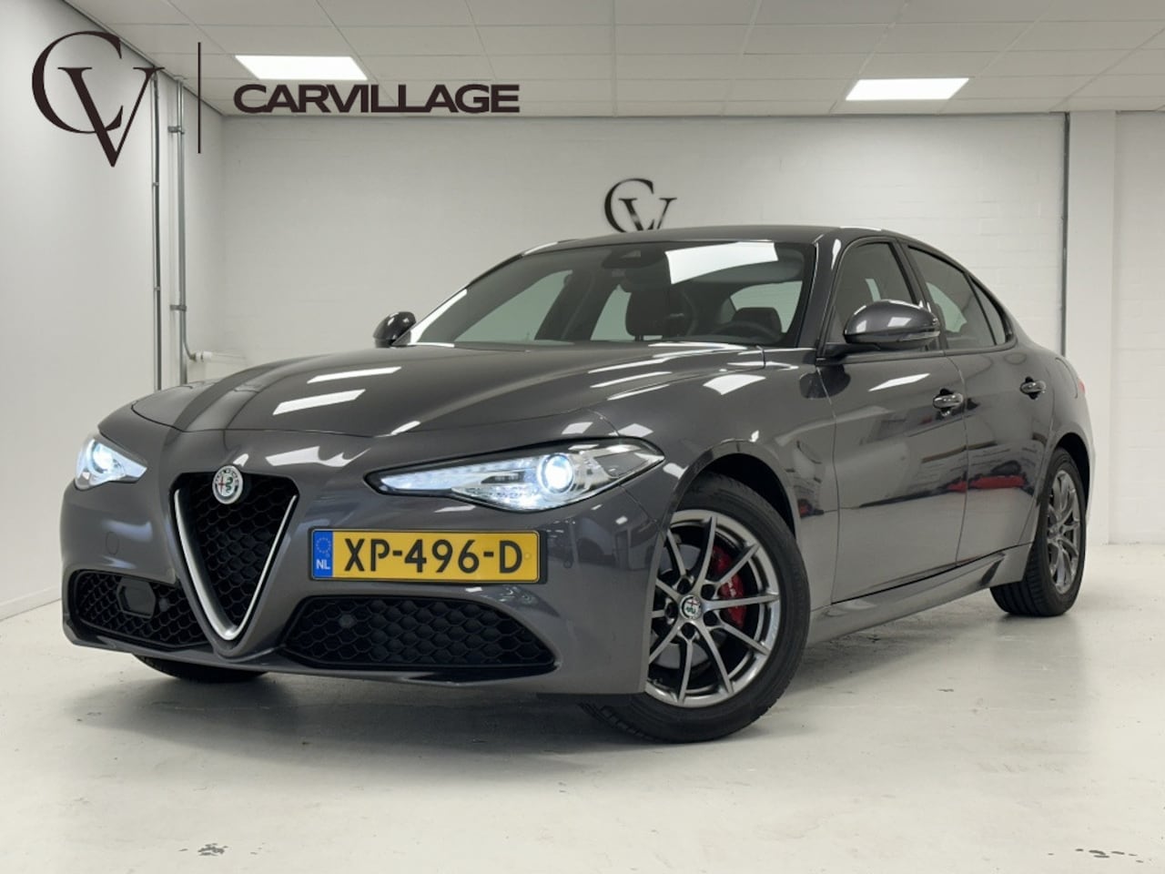 Alfa Romeo Giulia - 2.0T Super | Leer | Bi-Xenon | Flippers | - AutoWereld.nl