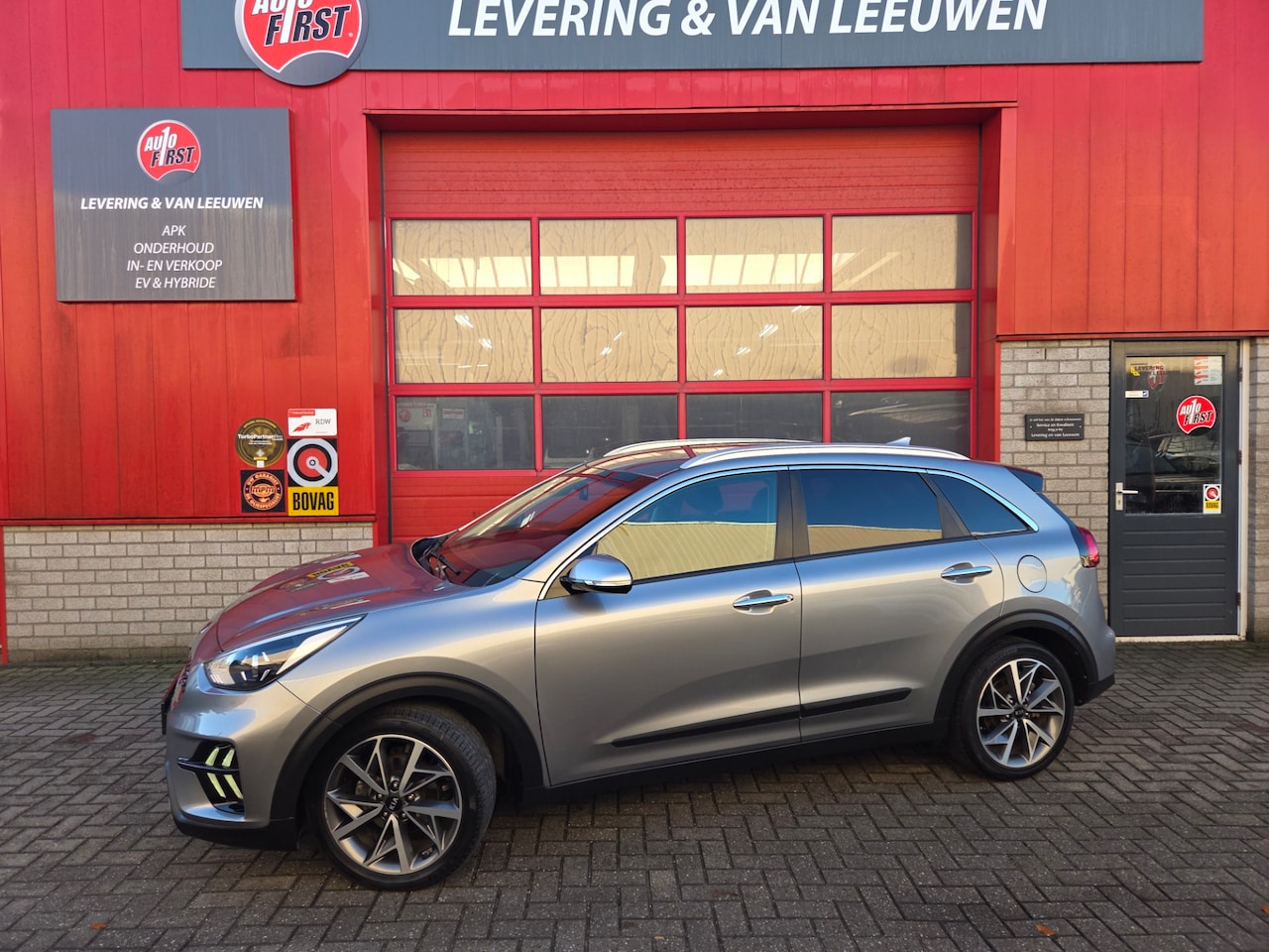 Kia Niro - 1.6 GDi Hybrid Style Automaat Parkeersensoren achter/ Lichtmetalen velgen/ Apple carplay-A - AutoWereld.nl