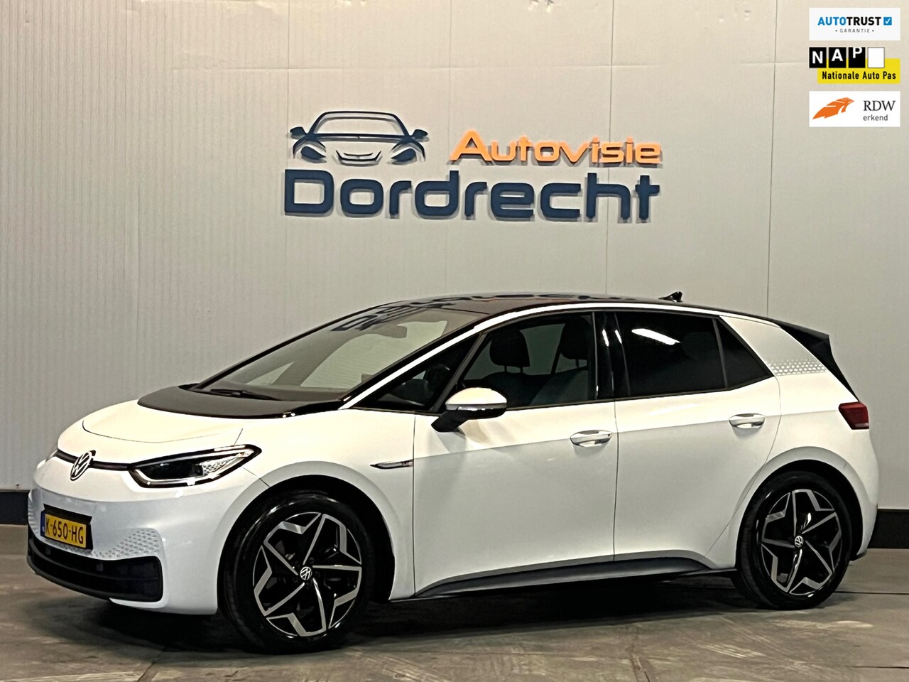Volkswagen ID.3 - First Plus 58 kWh|SOH 92%|Adaptive|Keyless|Sfeer|Navi|Cam|Carplay - AutoWereld.nl