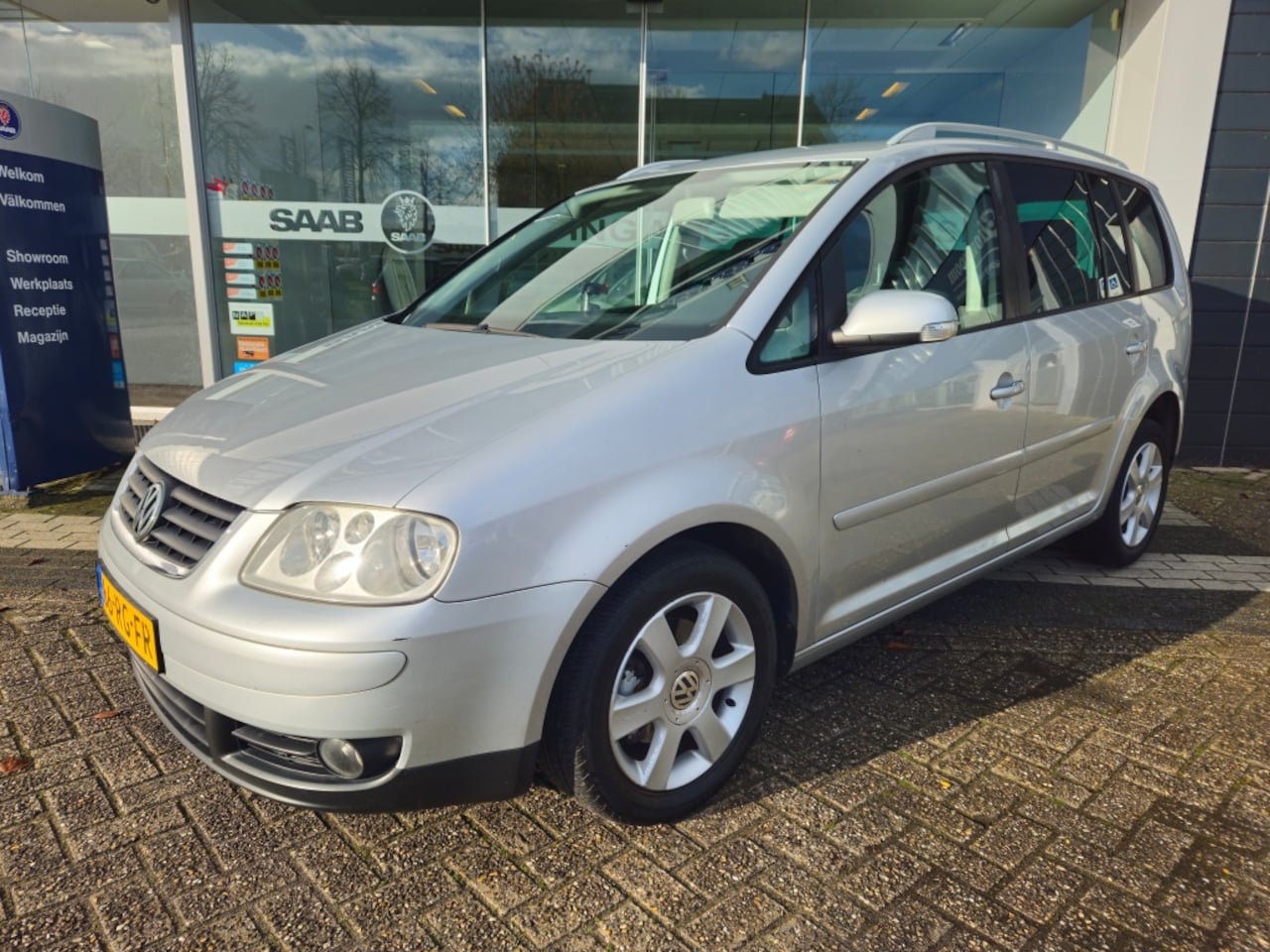 Volkswagen Touran - 2.0-16V FSI Highline 2.0-16V FSI Highline - AutoWereld.nl