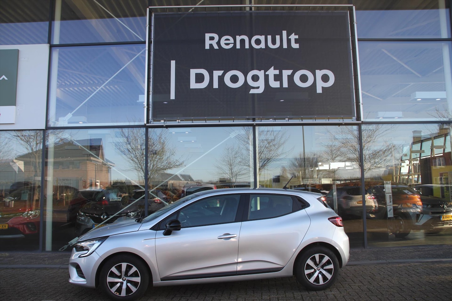 Renault Clio - 90PK-EQUILIBRE-27DKM-NAVI-AIRCO-CRUISE-KEURIG- - AutoWereld.nl
