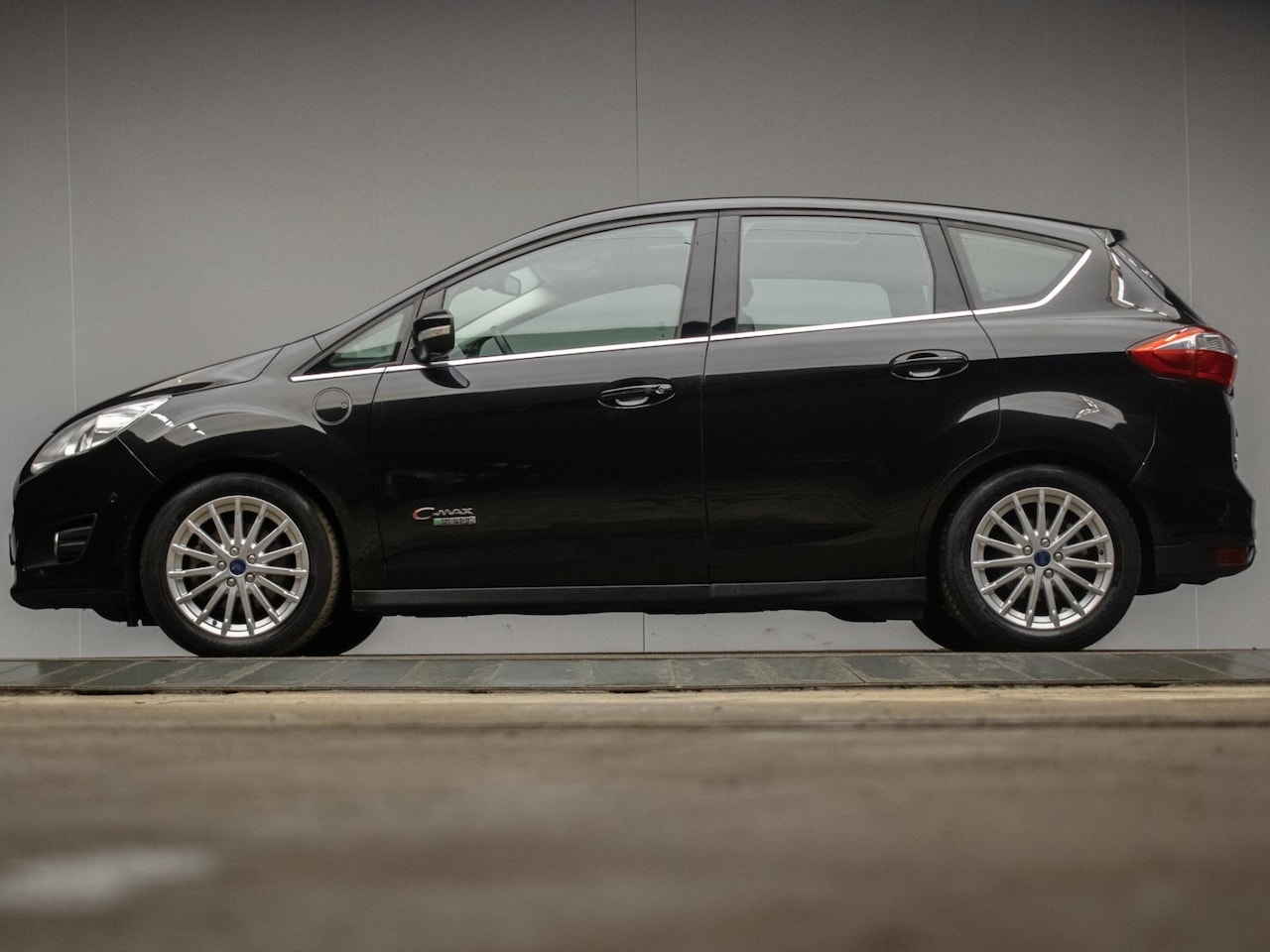 Ford C-Max - 2.0 Plug-in Hybrid Titanium Plus (NAVI,LED,CRUISE,SPORTSTOELEN,CAMERA,LEDER,STOELVERWARMIN - AutoWereld.nl