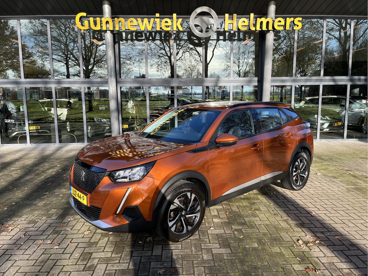 Peugeot 2008 - 1.2 PureTech Allure | AUTOMAAT | CAMERA | CARPLAY | CLIMA | CRUISE | NAVI | PDC - AutoWereld.nl