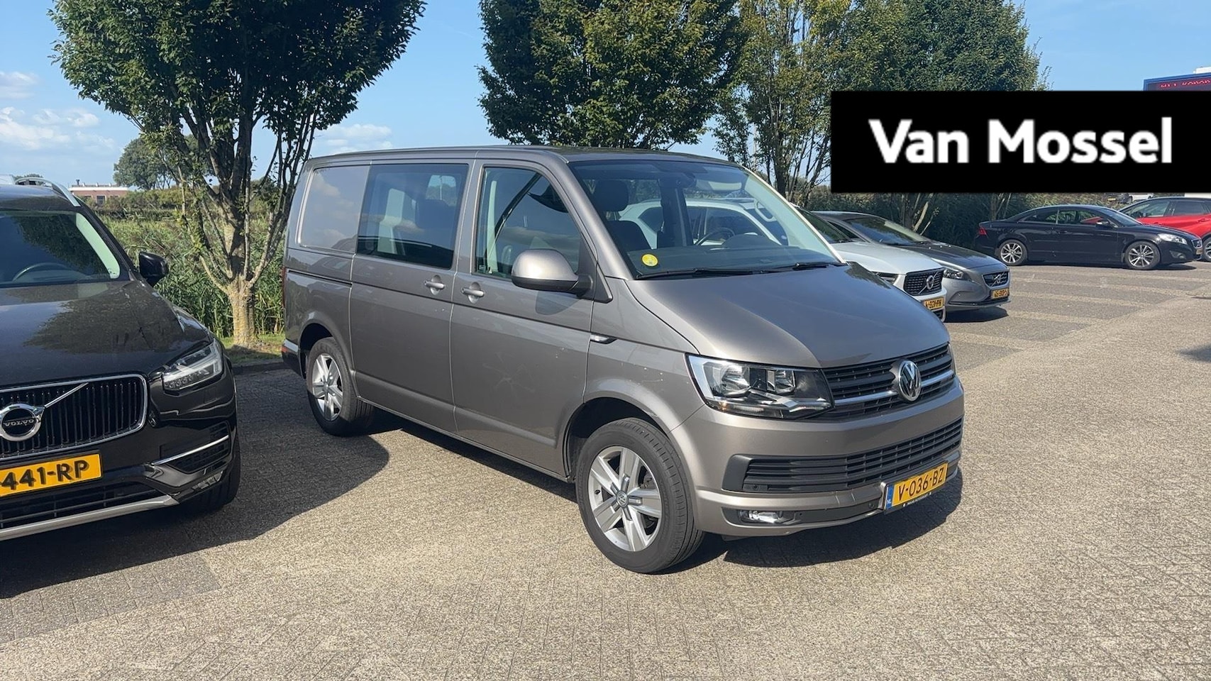 Volkswagen Transporter - 2.0 TDI L1H1 Highline 150 PK | Automaat | Airco | Parkeerhulp voor + achter | Dubbele cabi - AutoWereld.nl
