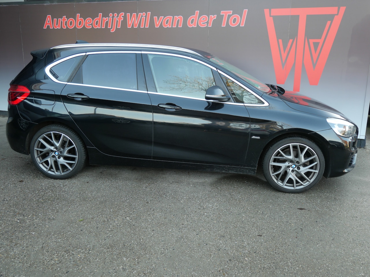BMW 2-serie Active Tourer - 220i SPORTLINE | LEER | NAVI | 18 INCH | NL-AUTO | NIEUWE APK!! - AutoWereld.nl