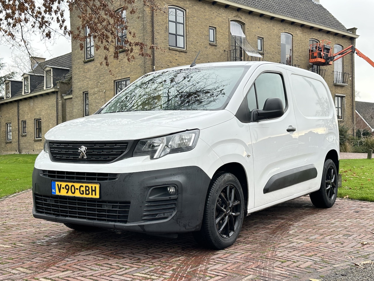 Peugeot Partner - 1.5 BlueHDI Asphalt Automaat * Groot navi - AutoWereld.nl